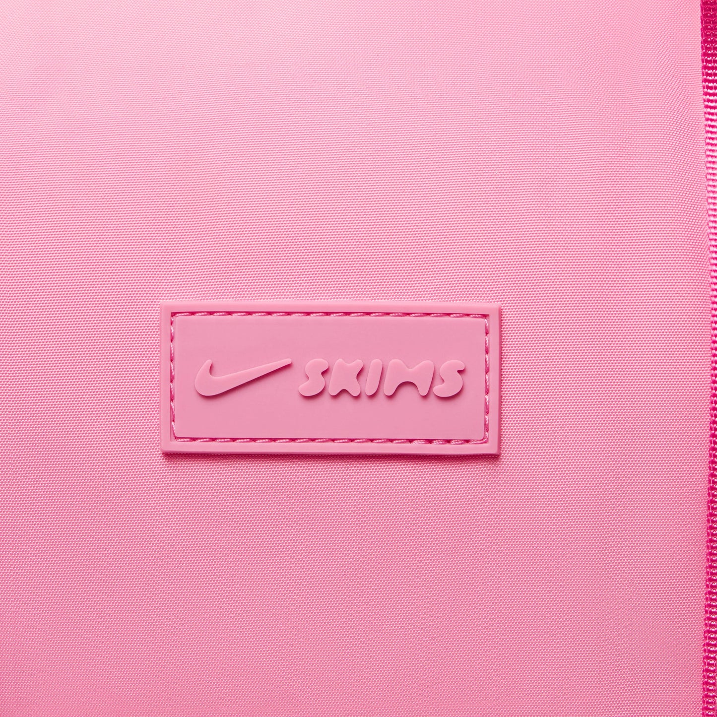 NikeSKIMS ACCESSORIES PUFFER GYM BAG | LIGHT FLAMINGO