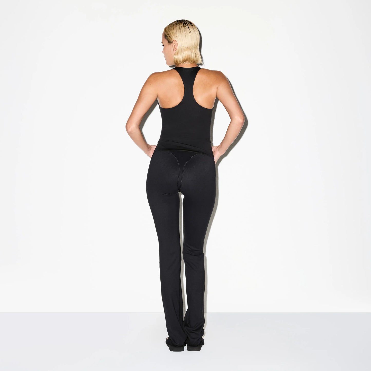 NikeSKIMS MATTE V-LINE 39" STRAIGHT LEGGING | OBSIDIAN