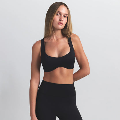 NikeSKIMS MATTE SHAPING SCOOP BRA | OBSIDIAN