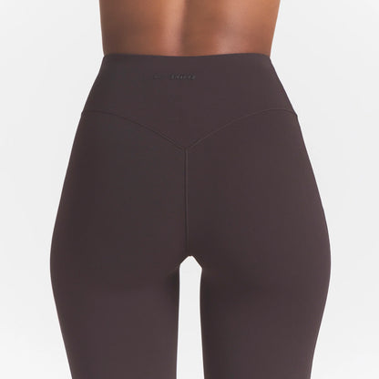 NikeSKIMS STUDIO STRETCH 26" LEGGING | DARK ROAST