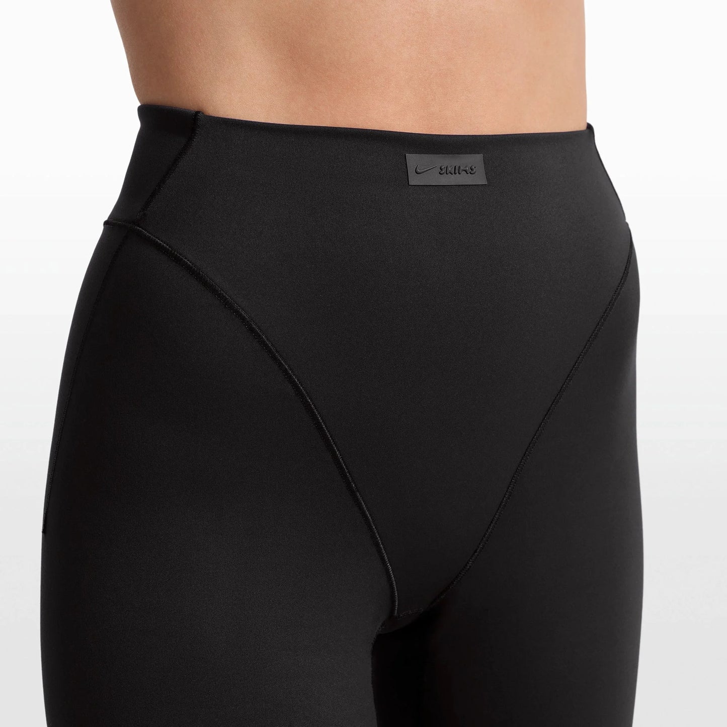 NikeSKIMS MATTE 17" V-LINE CAPRI LEGGING | OBSIDIAN