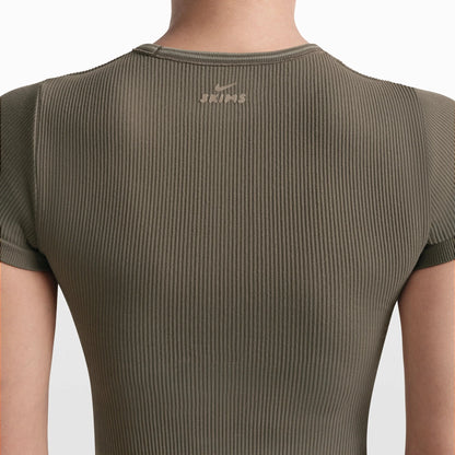 NikeSKIMS RIBBED SEAMLESS BABY T-SHIRT | DUSTY OAKMOSS