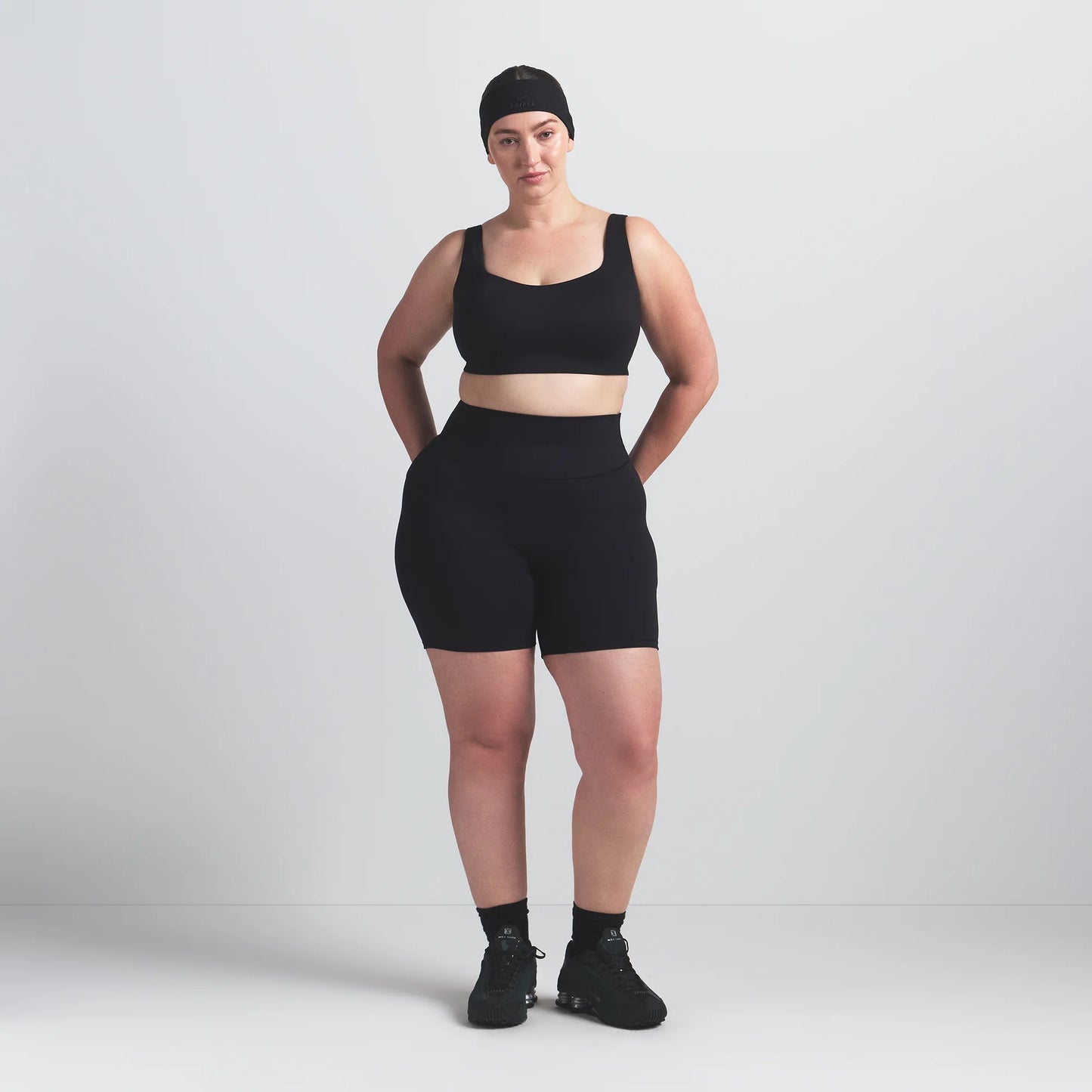 NikeSKIMS MATTE SCOOP NECK BRA | OBSIDIAN