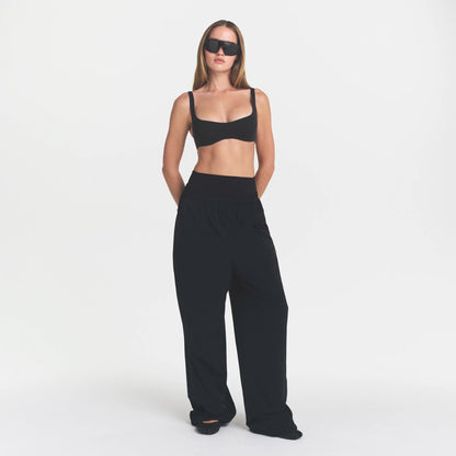 NikeSKIMS STUDIO STRETCH SEAM FRONT MICRO BRA | OBSIDIAN