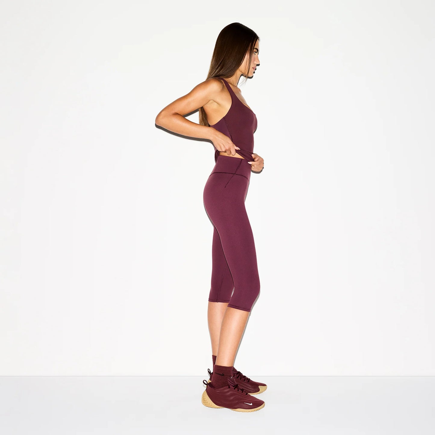 NikeSKIMS MATTE 17" CAPRI LEGGING | CURRANT