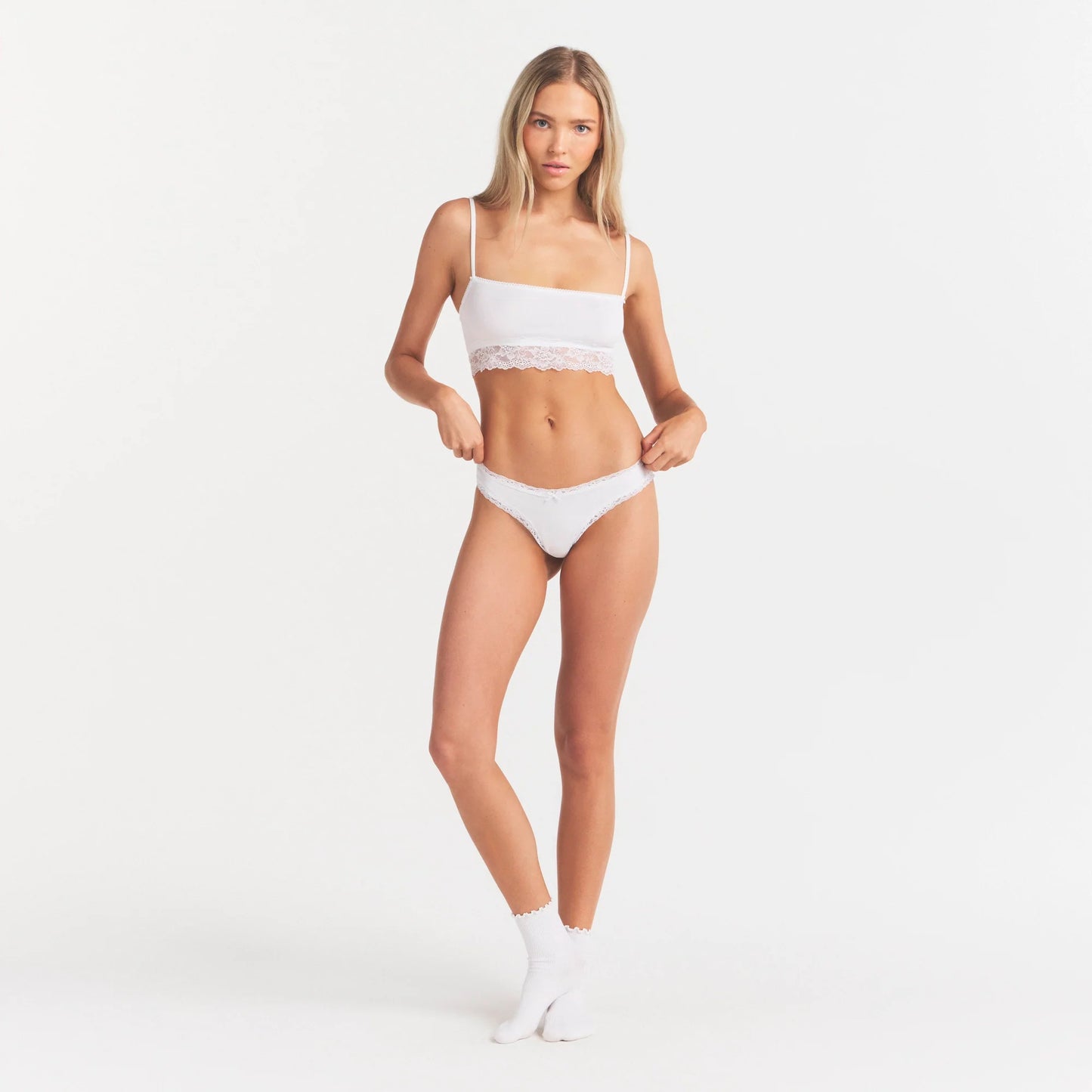 LIGHTWEIGHT COTTON LACE THONG | SNOW