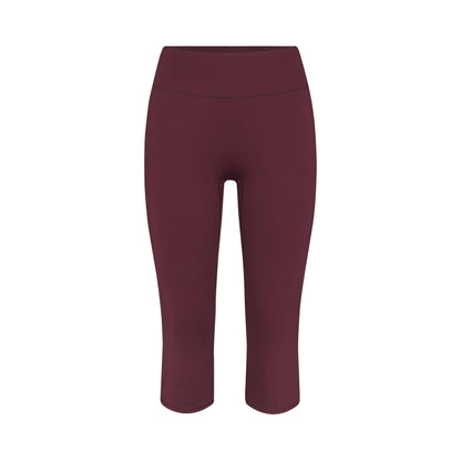 NikeSKIMS MATTE 17" CAPRI LEGGING | CURRANT