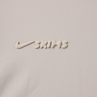 NikeSKIMS WOVEN NYLON 2.5" RUNNER SHORT | STONE