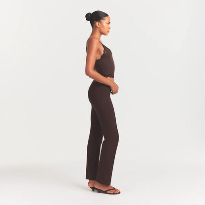 THE ESSENTIAL COLLECTION HIGH-WAISTED PINTUCK STRAIGHT PANT | ESPRESSO