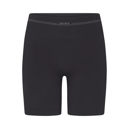 NikeSKIMS RIBBED SEAMLESS 5" BIKER SHORT | OBSIDIAN