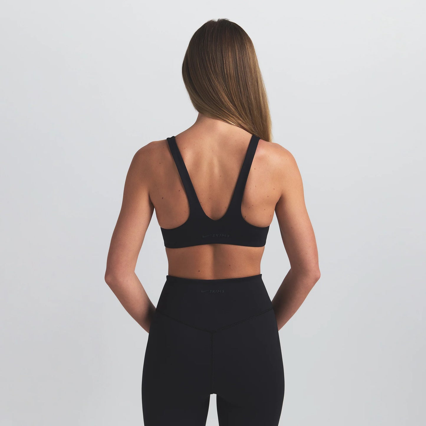 NikeSKIMS MATTE SHAPING SCOOP BRA | OBSIDIAN