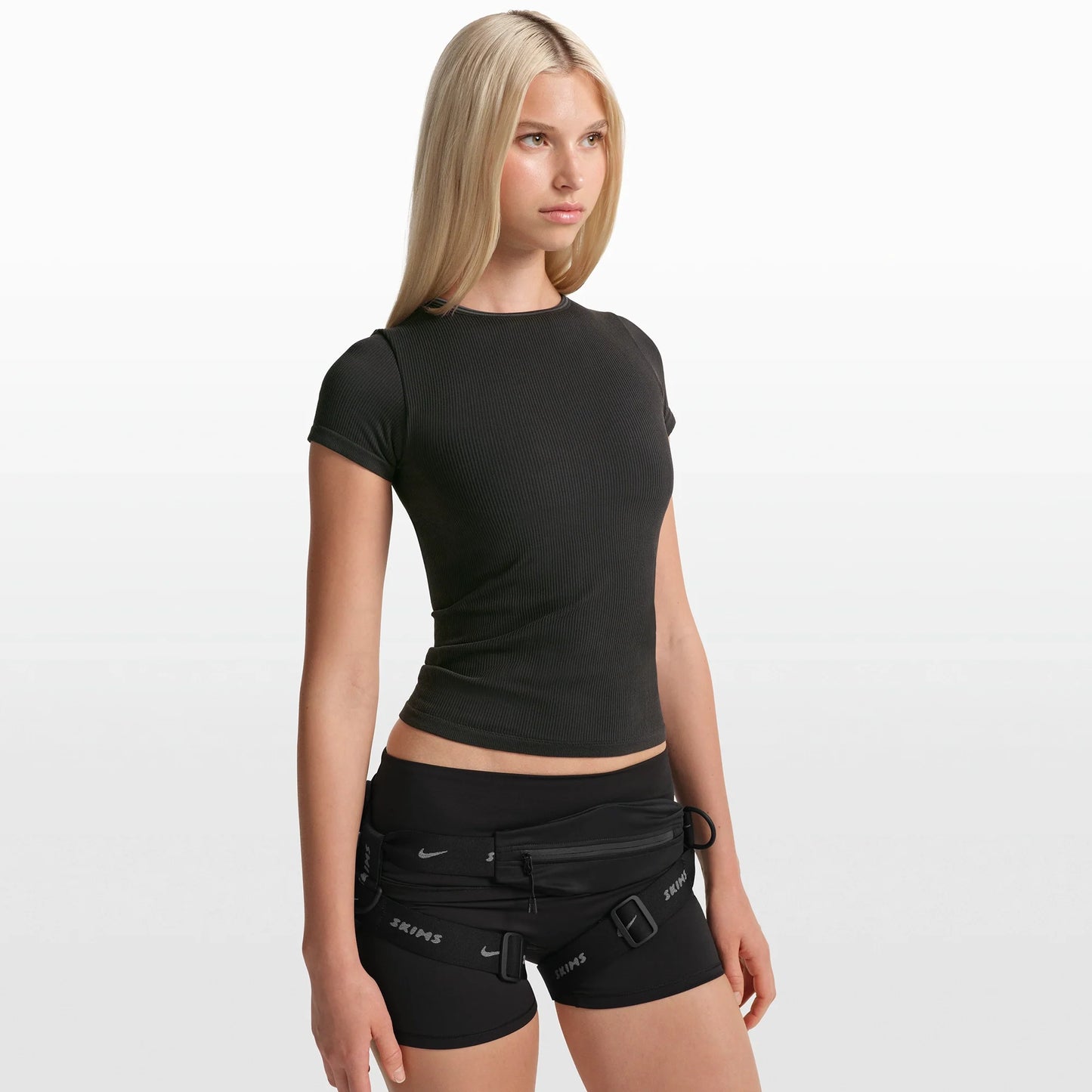 NikeSKIMS RIBBED SEAMLESS BABY T-SHIRT | OBSIDIAN