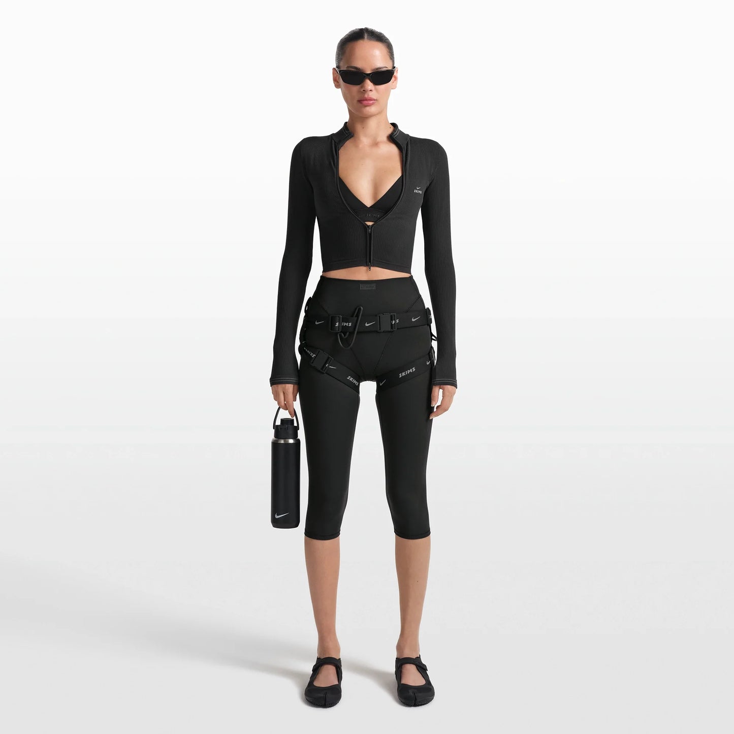 NikeSKIMS MATTE 17" V-LINE CAPRI LEGGING | OBSIDIAN