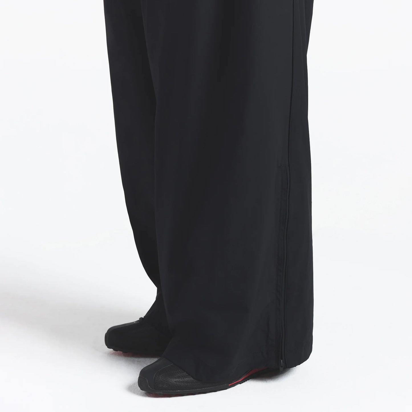 NikeSKIMS WOVEN NYLON OVERSIZED TRACK PANT | OBSIDIAN