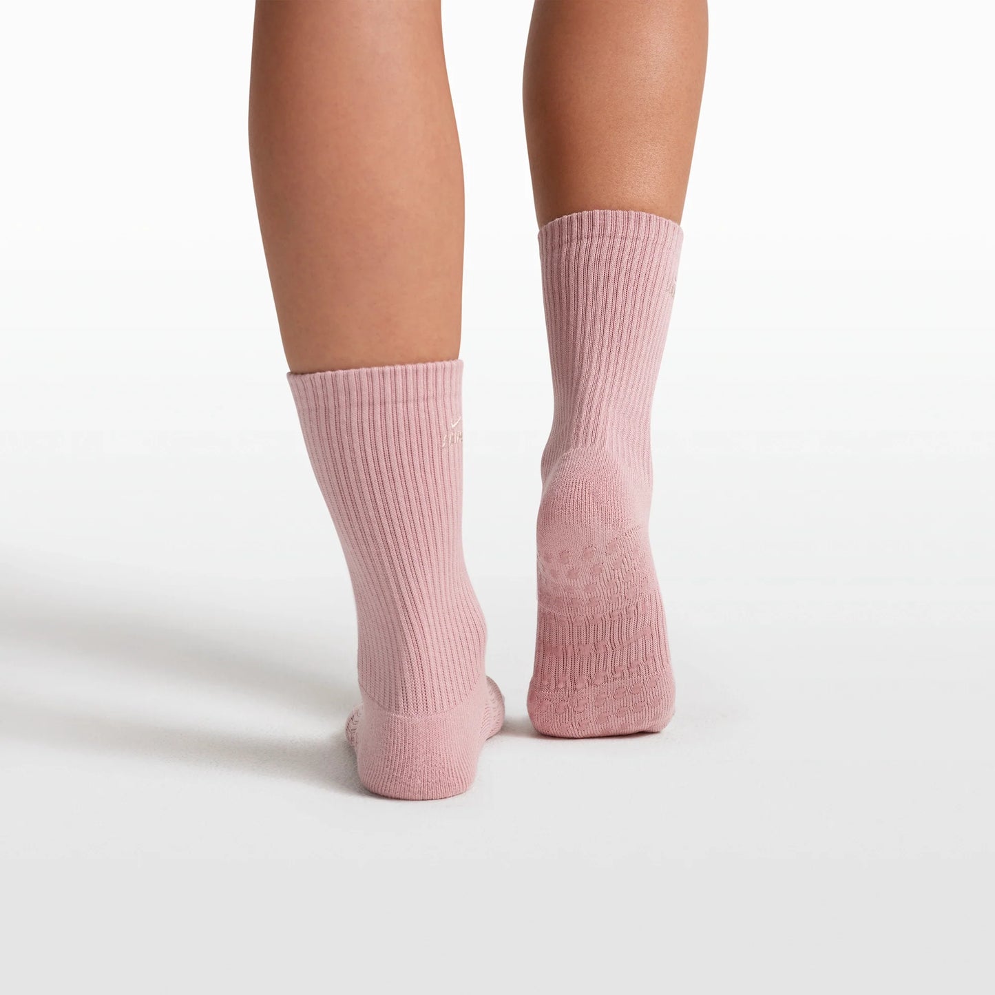 NikeSKIMS ACCESSORIES DRI-FIT™ PILATES GRIP CREW SOCK | HIMALAYAN