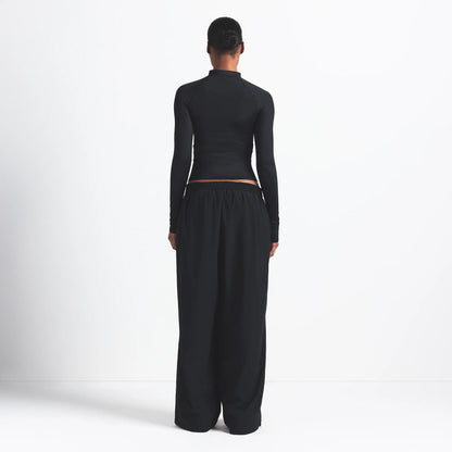 NikeSKIMS WOVEN NYLON OVERSIZED TRACK PANT | OBSIDIAN