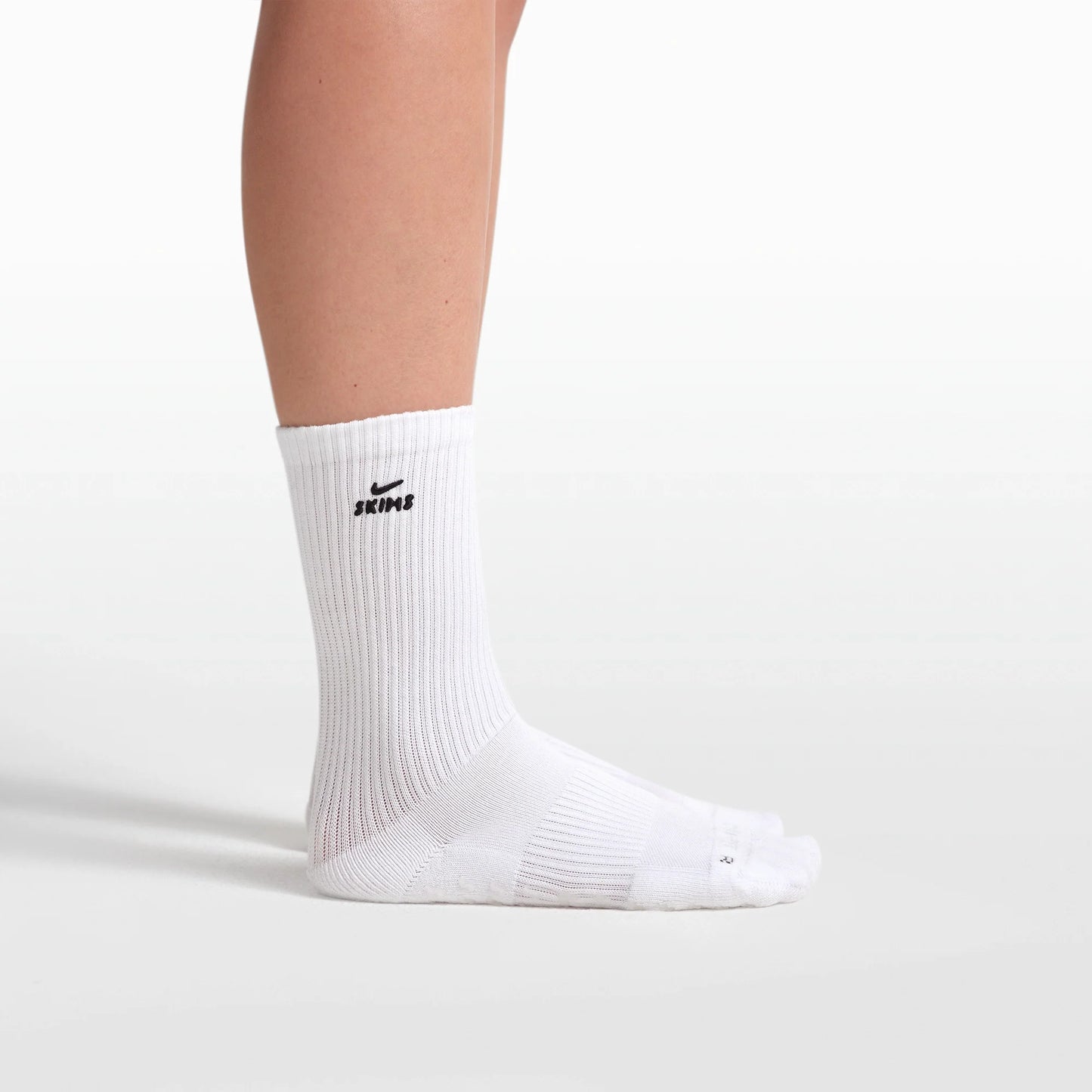 NikeSKIMS ACCESSORIES DRI-FIT™ PILATES GRIP CREW SOCK | SNOW