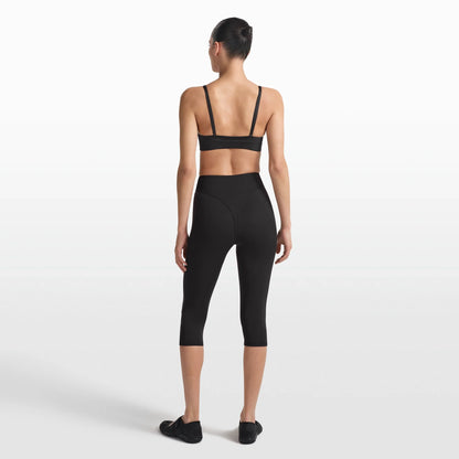 NikeSKIMS MATTE 17" V-LINE CAPRI LEGGING | OBSIDIAN