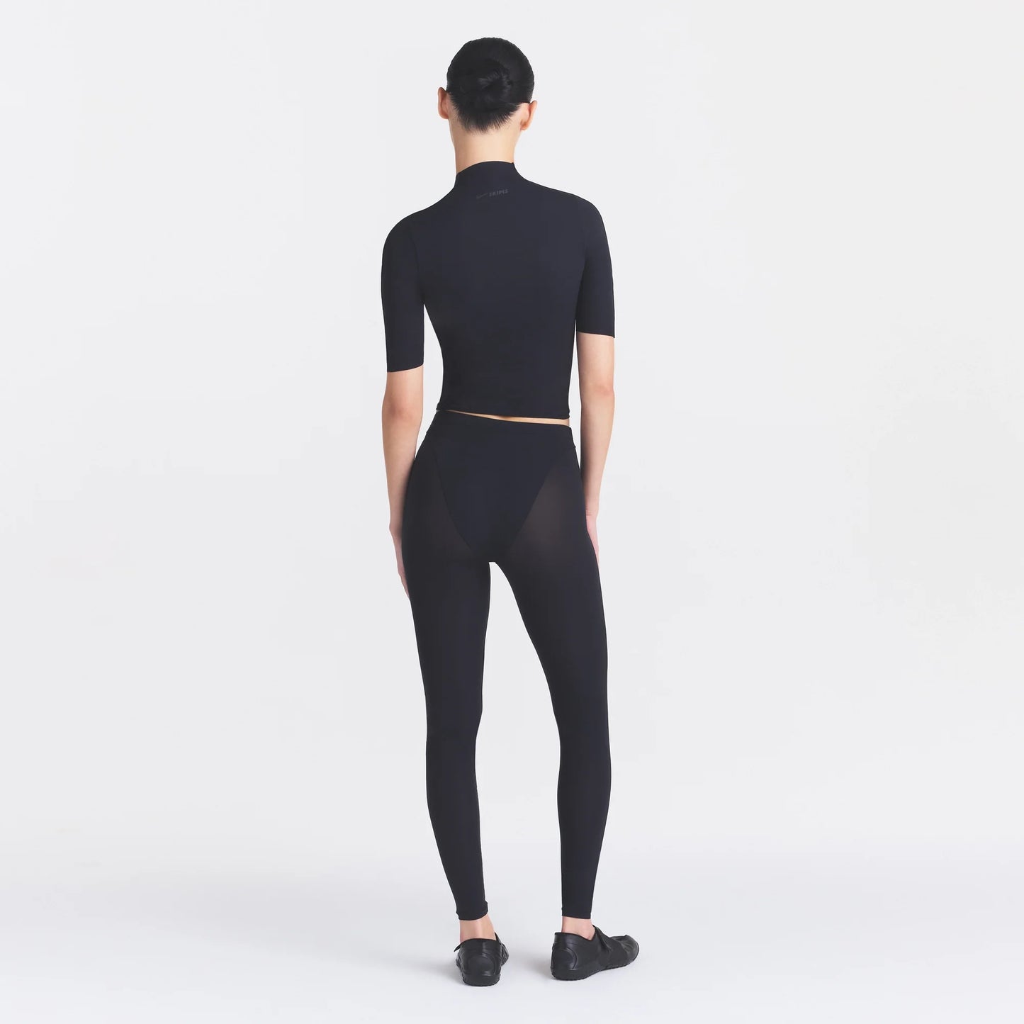 NikeSKIMS WEIGHTLESS LAYERS V-PANEL 28" LEGGING | OBSIDIAN