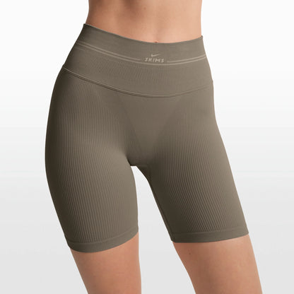 NikeSKIMS RIBBED SEAMLESS 5" BIKER SHORT | DUSTY OAKMOSS