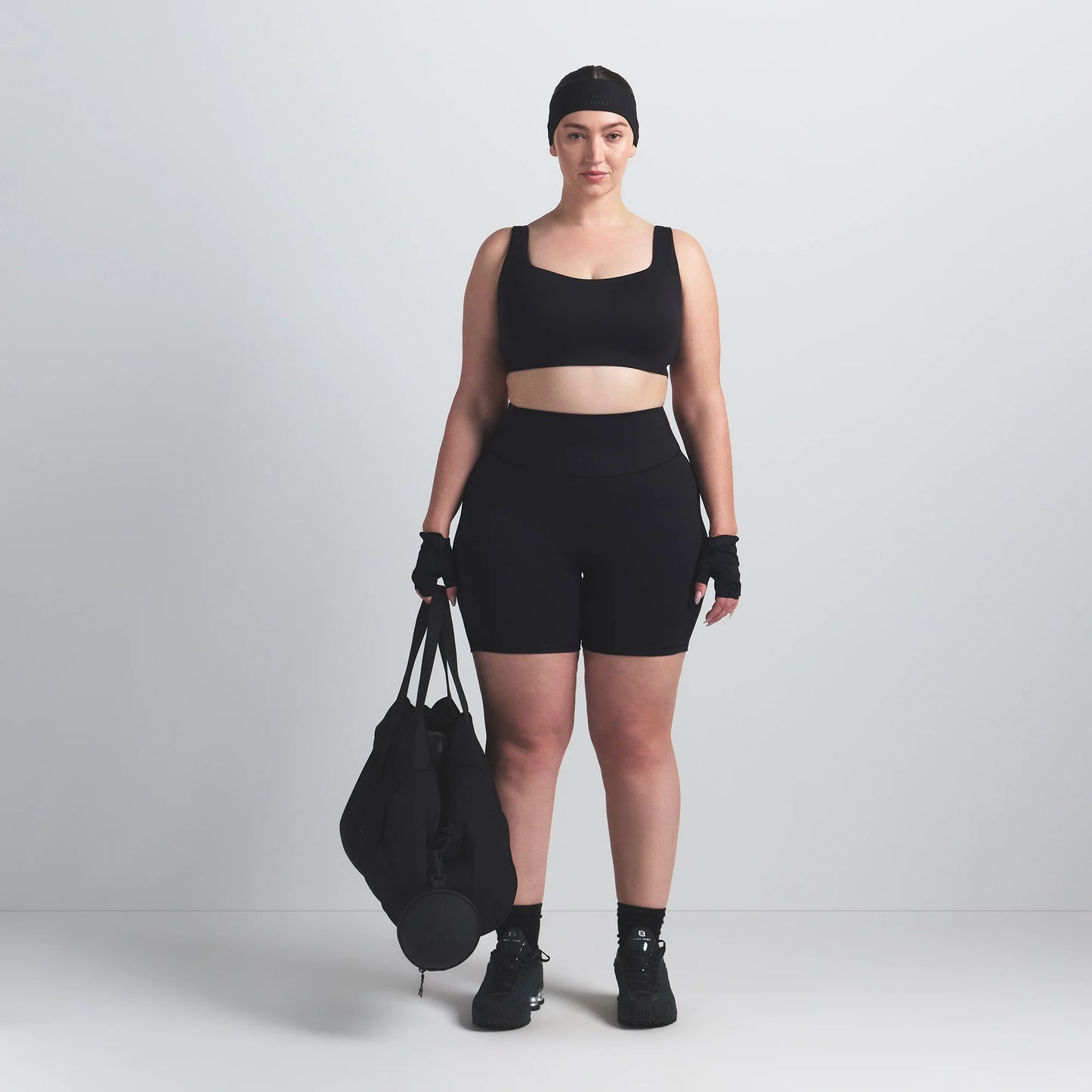 NikeSKIMS MATTE SCOOP NECK BRA | OBSIDIAN