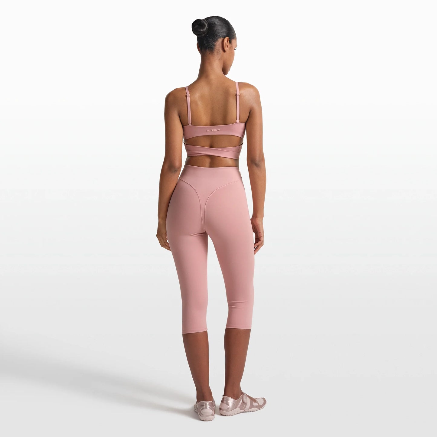 NikeSKIMS MATTE 17" V-LINE CAPRI LEGGING | HIMALAYAN