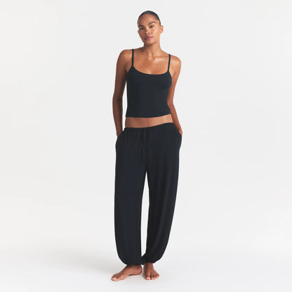 SKIMS SLEEP CAMI | ONYX