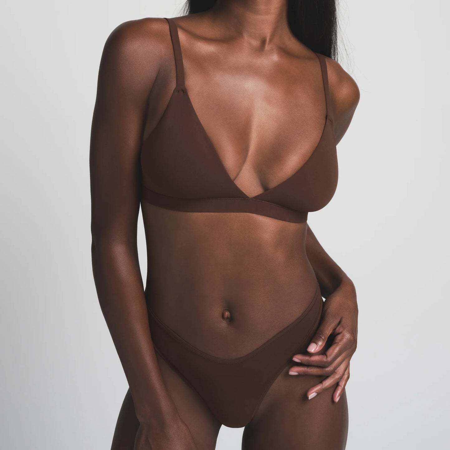 FITS EVERYBODY TRIANGLE BRALETTE | COCOA