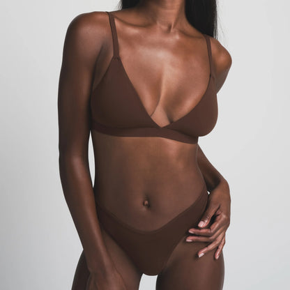 FITS EVERYBODY TRIANGLE BRALETTE | COCOA
