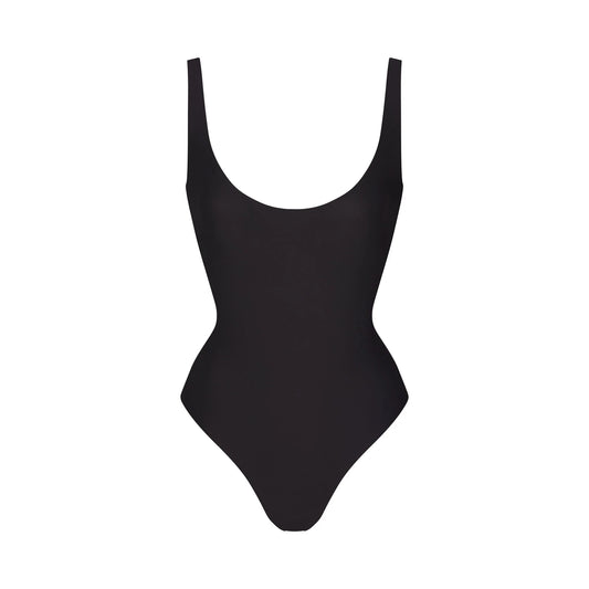 SKIMS BODY SCOOP LOW BACK THONG BODYSUIT | ONYX