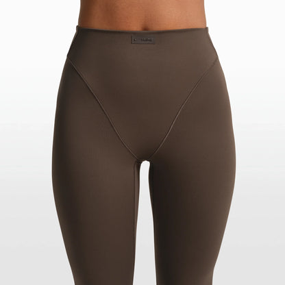 NikeSKIMS MATTE V-LINE STIRRUP LEGGING | DARK SEPIA