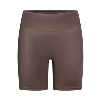 NikeSKIMS SATIN SHINE BONDED WAIST 7" BIKER SHORT | RESIN