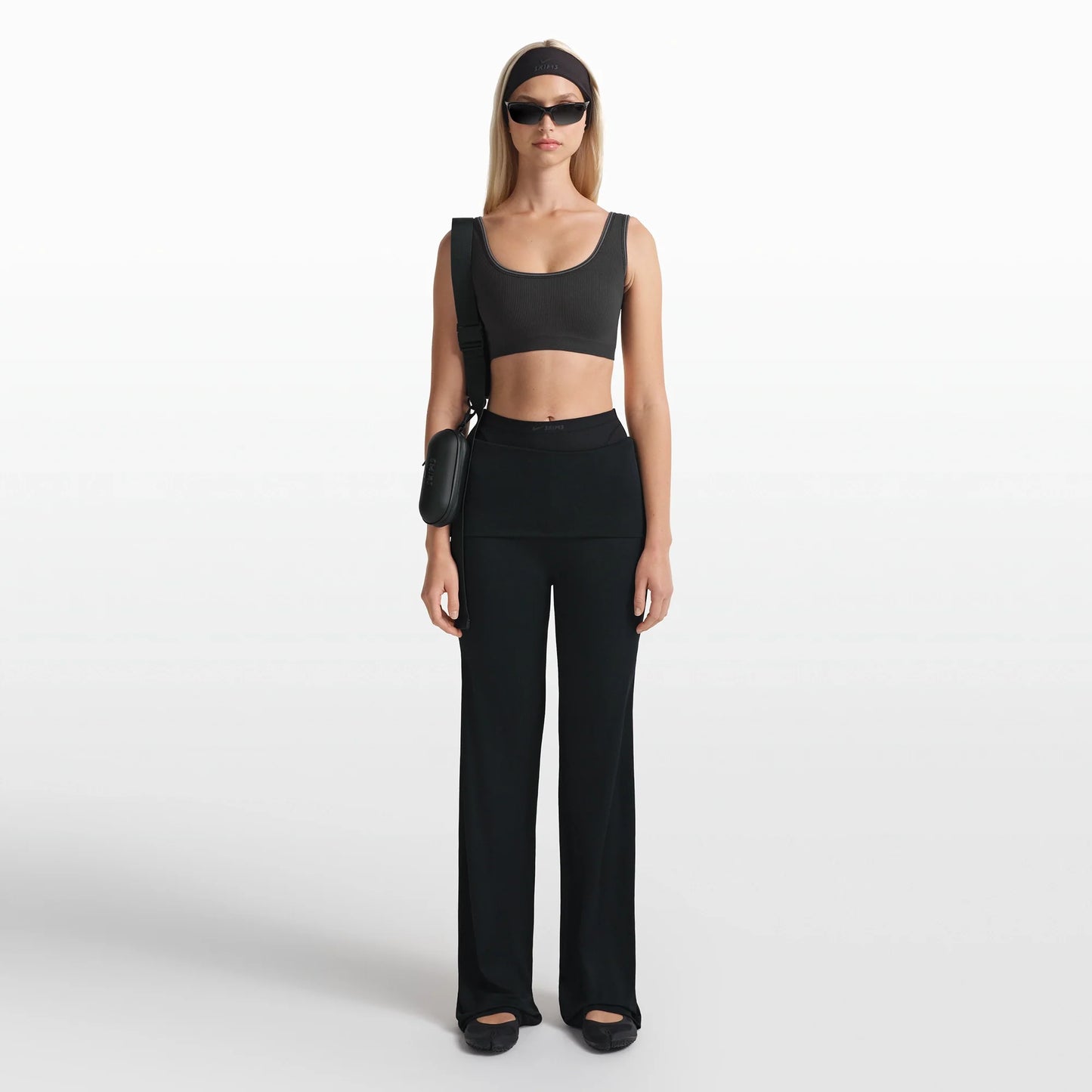 NikeSKIMS RIBBED SEAMLESS SCOOP BRA | OBSIDIAN
