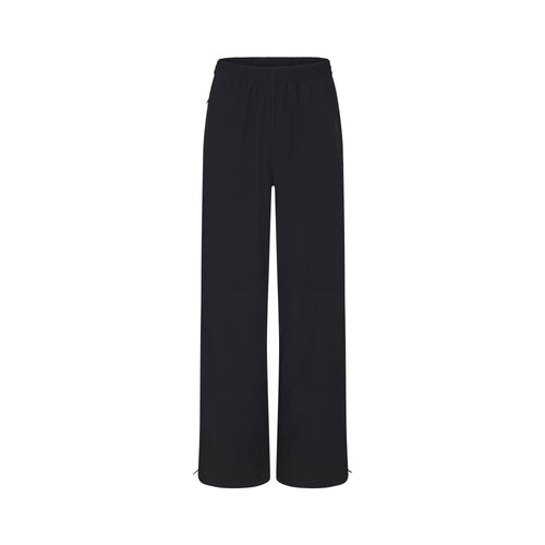 NikeSKIMS WOVEN NYLON OVERSIZED TRACK PANT | OBSIDIAN