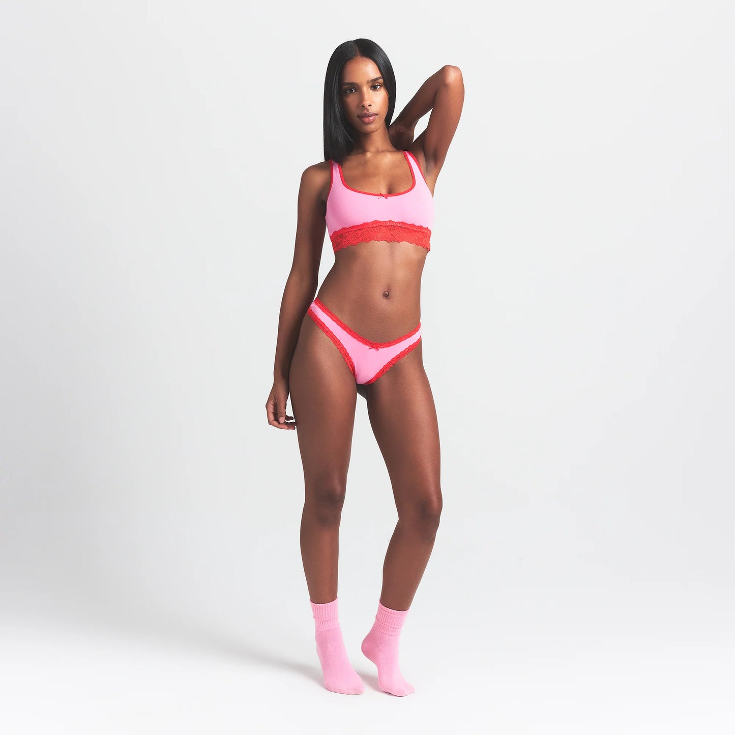 LIGHTWEIGHT COTTON LACE THONG | CARNATION CONTRAST