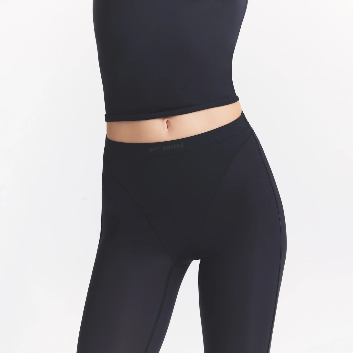 NikeSKIMS WEIGHTLESS LAYERS V-PANEL 28" LEGGING | OBSIDIAN