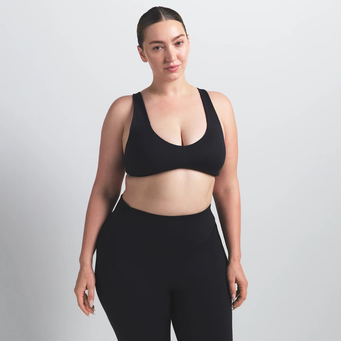 NikeSKIMS MATTE SHAPING SCOOP BRA | OBSIDIAN