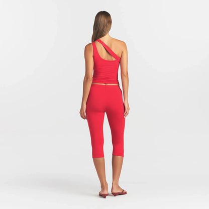 SMOOTH LAYERS HIGH-WAISTED CAPRI | CARMINE