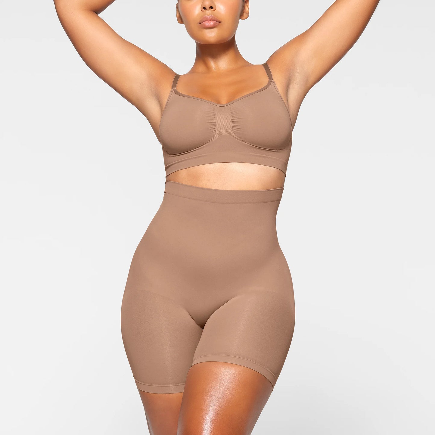 SEAMLESS SCULPT MID THIGH SHORT | SIENNA