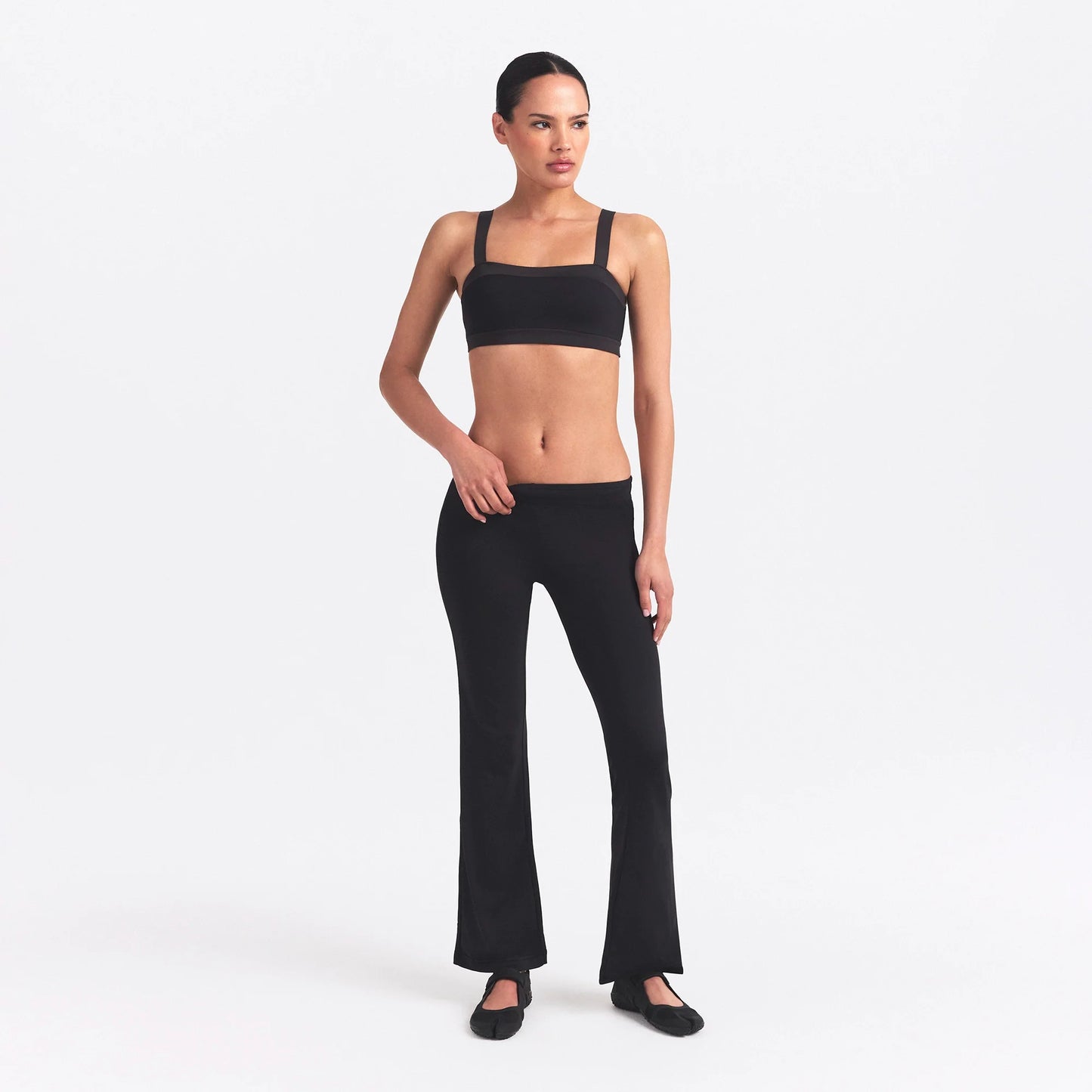 NikeSKIMS MATTE SHINE MIX STRAIGHT NECK BRA | OBSIDIAN AND IGNEOUS