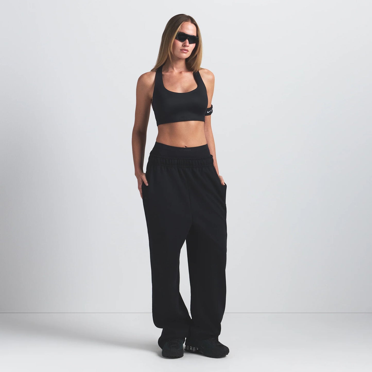 NikeSKIMS SHINE RACERBACK BRA | OBSIDIAN