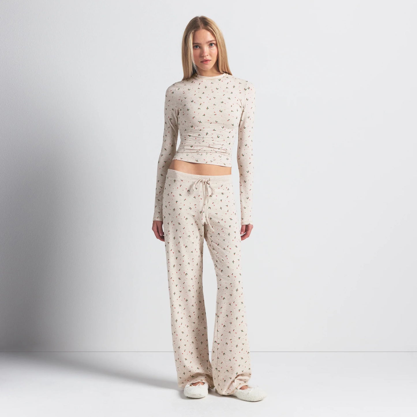 COTTON JERSEY LONG SLEEVE T-SHIRT | OATMEAL HEATHER HOLLY PRINT