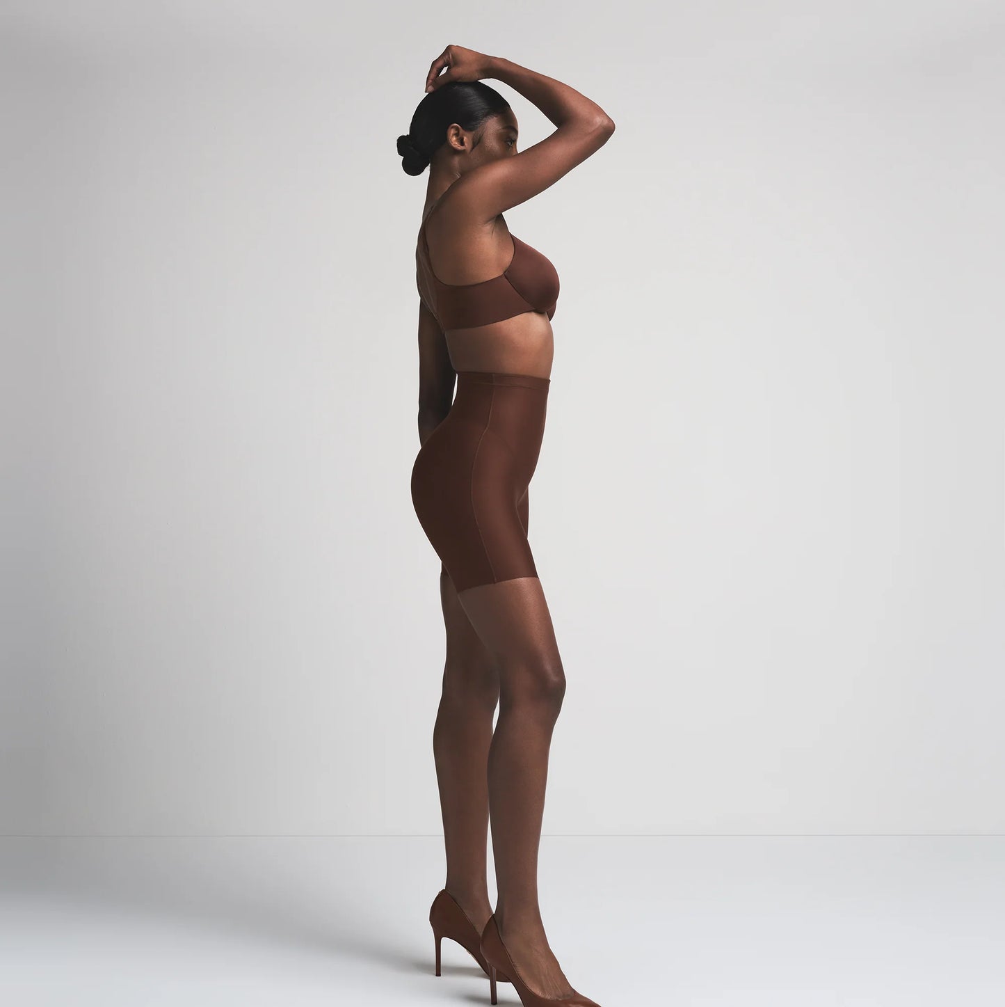 SKIMS BODY CORE SCULPT MID RISE SHORT | COCOA