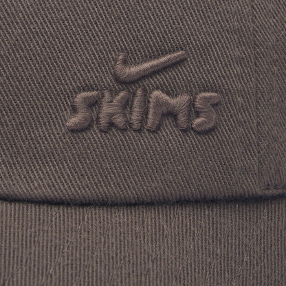 NikeSKIMS ACCESSORIES CLUB CAP | DARK SEPIA