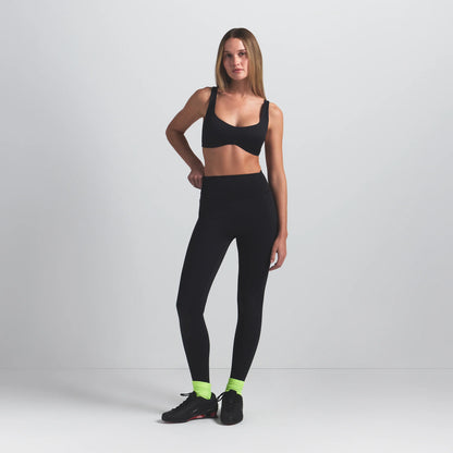 NikeSKIMS MATTE SHAPING SCOOP BRA | OBSIDIAN