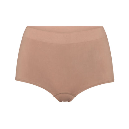 SOFT SMOOTHING SEAMLESS BOY SHORT | SIENNA