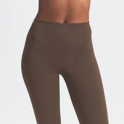 NikeSKIMS MATTE V-LINE 26" LEGGING | DARK SEPIA
