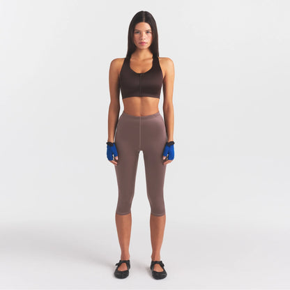 NikeSKIMS SATIN SHINE CAPRI 17" LEGGING | RESIN