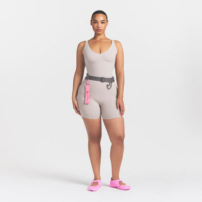 NikeSKIMS STUDIO STRETCH PLUNGE TANK | LINEN