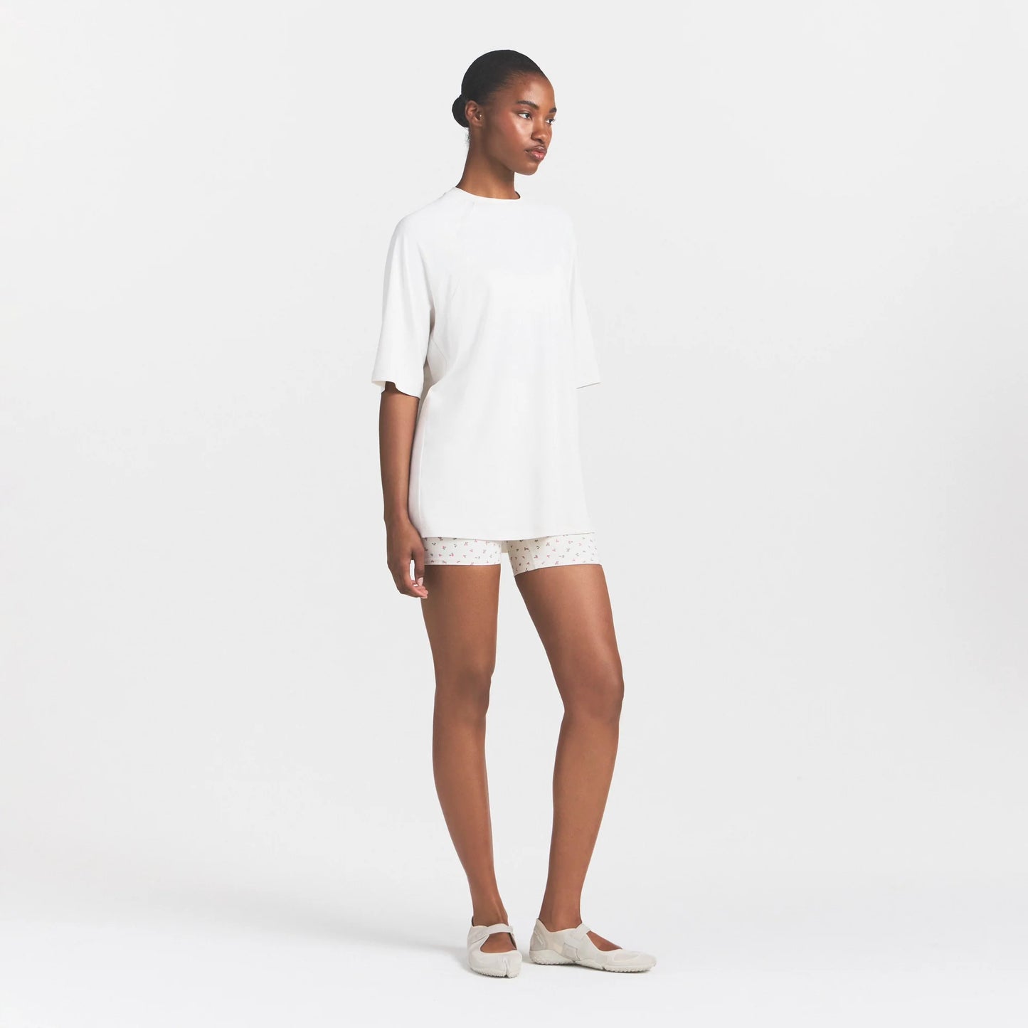 NikeSKIMS AIRY DRI-FIT™ OVERSIZED T-SHIRT | IVORY